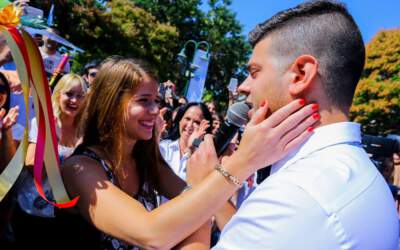 צפו: הצעת נישואין פלאש-מוב בהשתתפות 1500 איש היום במכללה למנהל