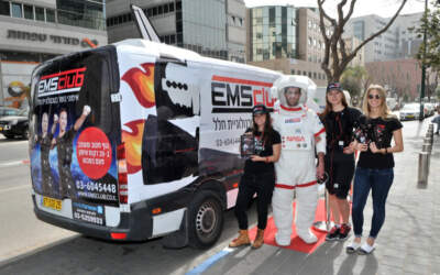 מונית מעבורת חלל בתל אביב מציגה את EMS CLUB - מהפכת אימוני הכושר מהחלל
