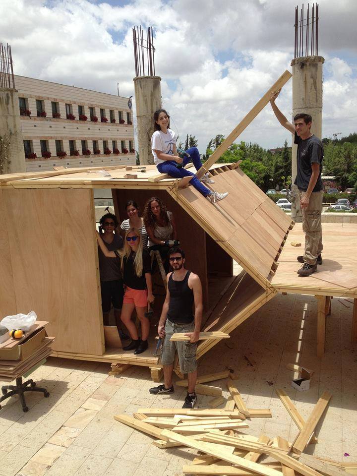 סטודנטים באוניברסיטת אריאל בשומרון מציגים את פיתרון דיור מהיר ואקולוגי לנפגעי אסונות טבע