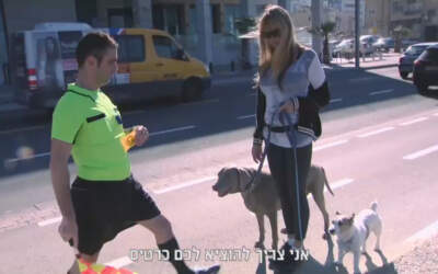 עיריית תל אביב מוציאה כרטיס אדום להולכים על שבילי האופניים